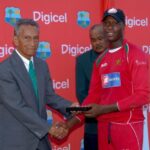 Ivor Mendonca presents Vusi Sibanda with his Man of the Match medal - Brooks La Touche Photo